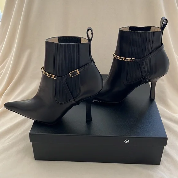 CHANEL BOOTS - Picture 7 of 10